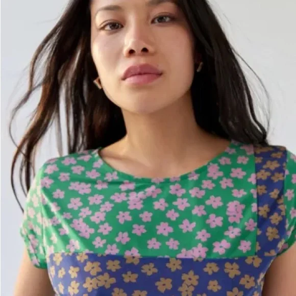 Lisa Says Gah for UO Angie Floral Colorblock Tee, Green Pink and Blue, Size XS - Picture 15 of 15